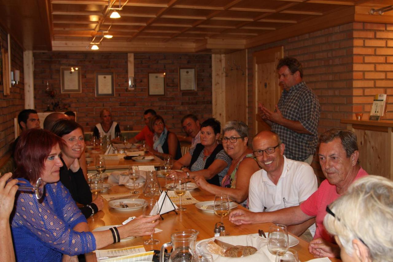 Pension & Weingut Storchenblick Illmitz Buitenkant foto